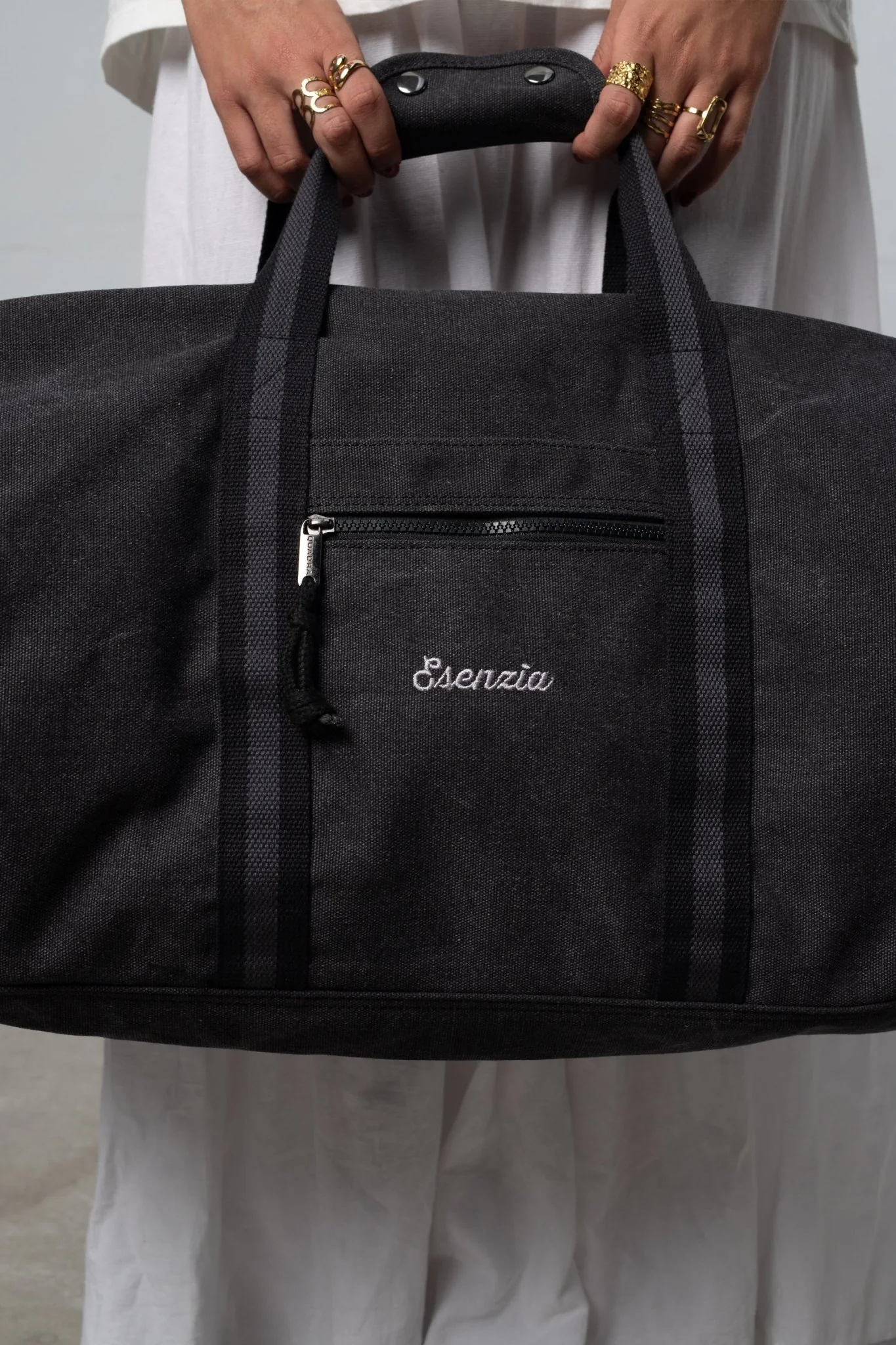 BOLSA CLÁSICA DE LONA NEGRA - Image 5