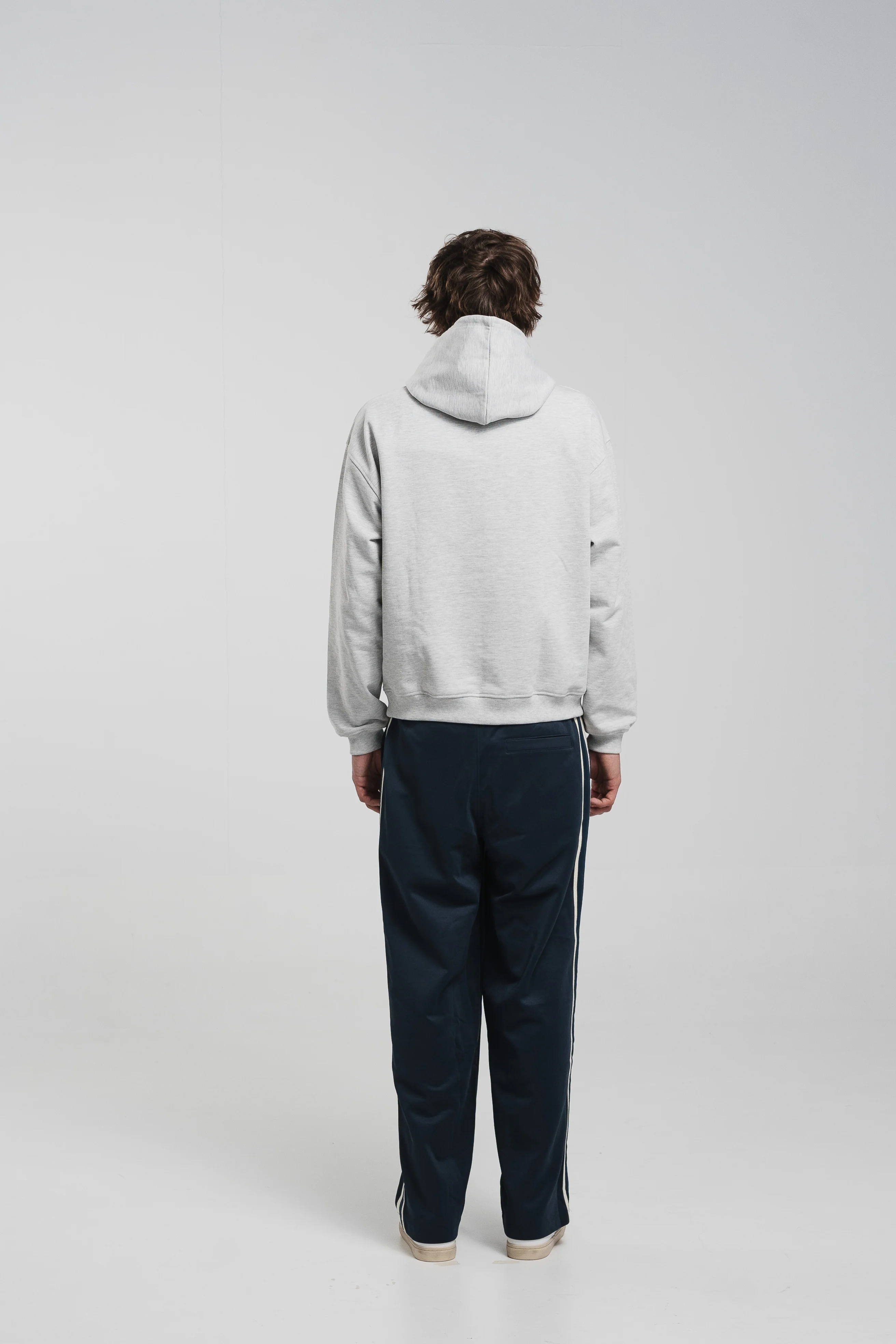 GREY LAUREL HOODIE - Image 9