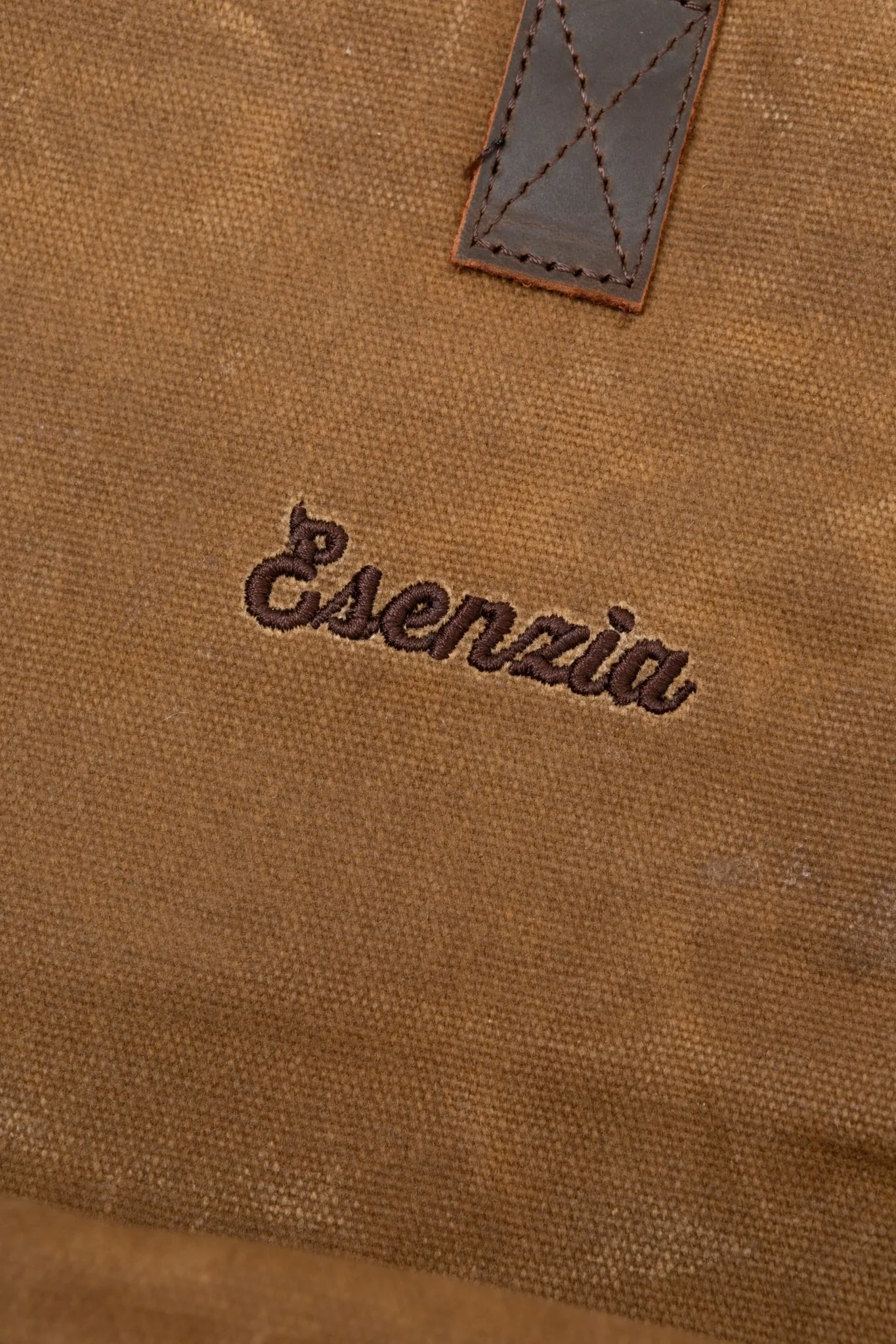MOCHILA CLÁSICA ENCERADA BEIGE - Image 3